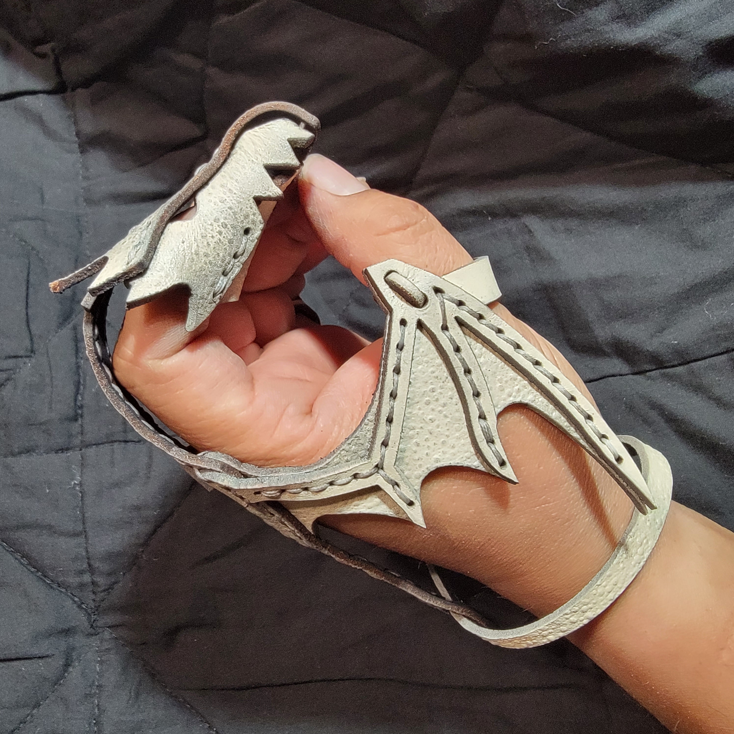 Hand Dragon